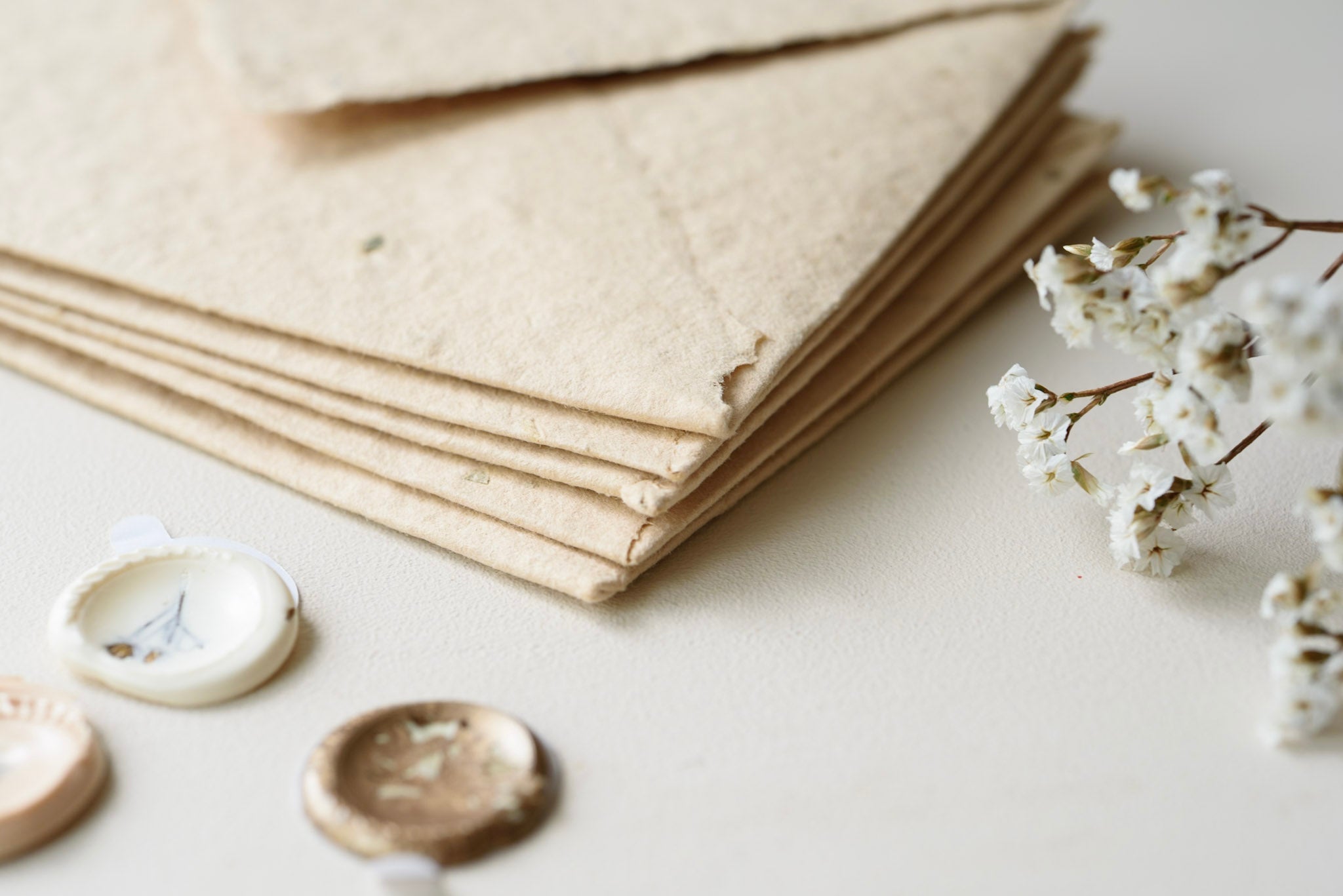 Enveloppes beiges - Atelier Pastourelle