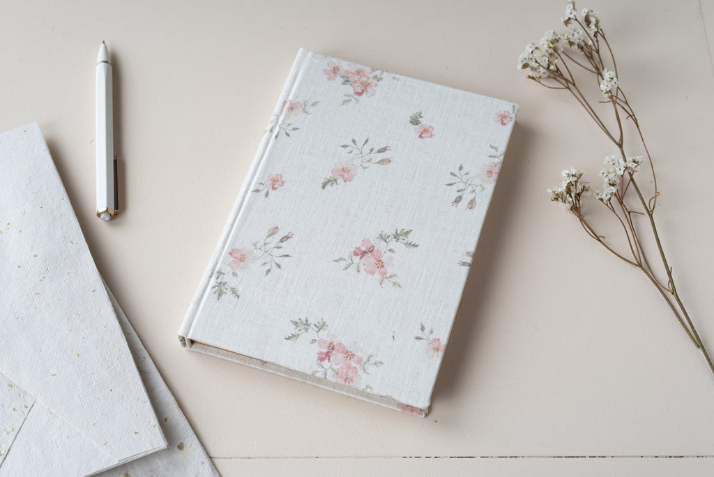 Blanc fleurs roses Atelier Pastourelle