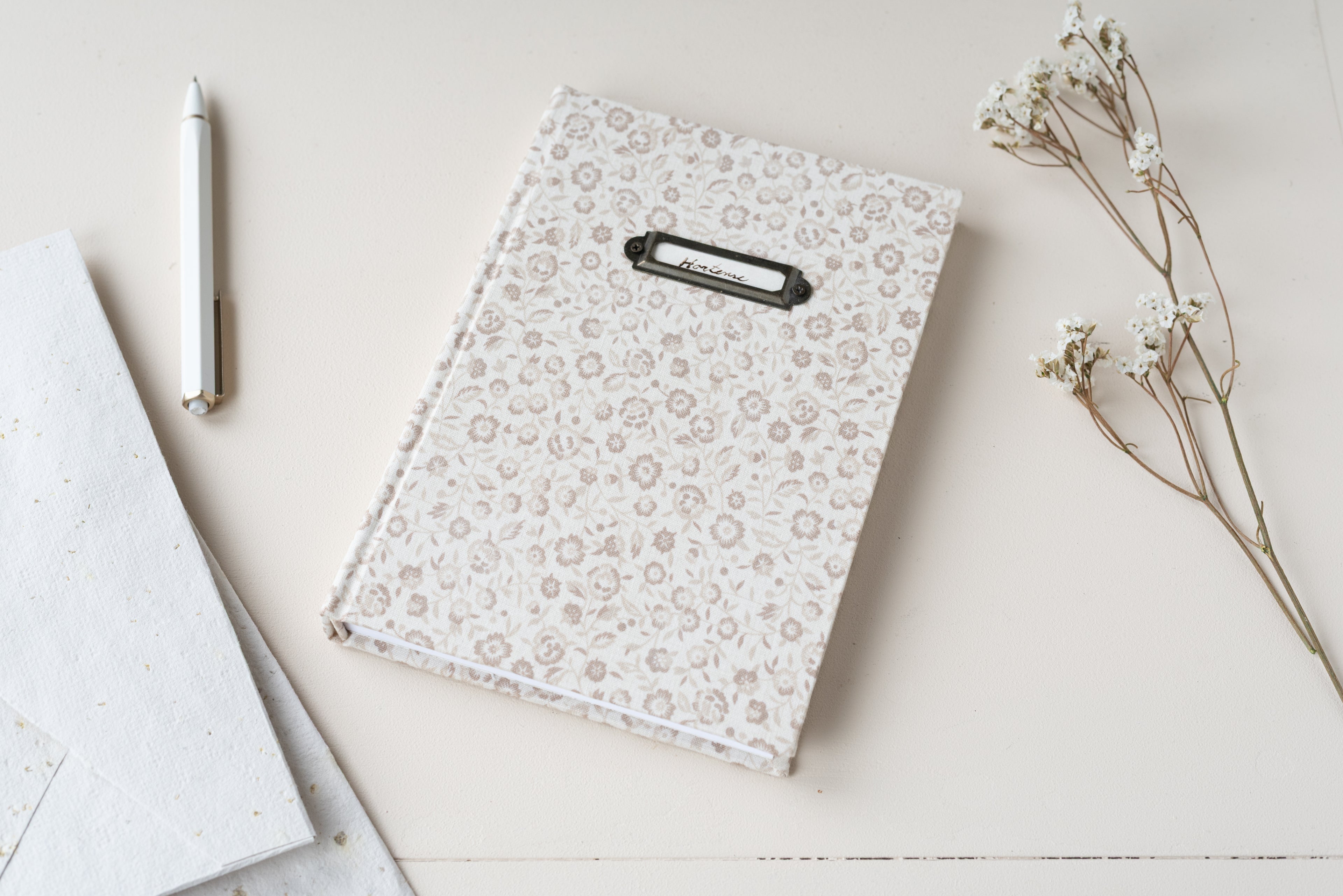 Carnet personnalisable – Pâle petites fleurs Atelier Pastourelle