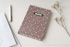 Carnet personnalisable – Brun petites roses Atelier Pastourelle