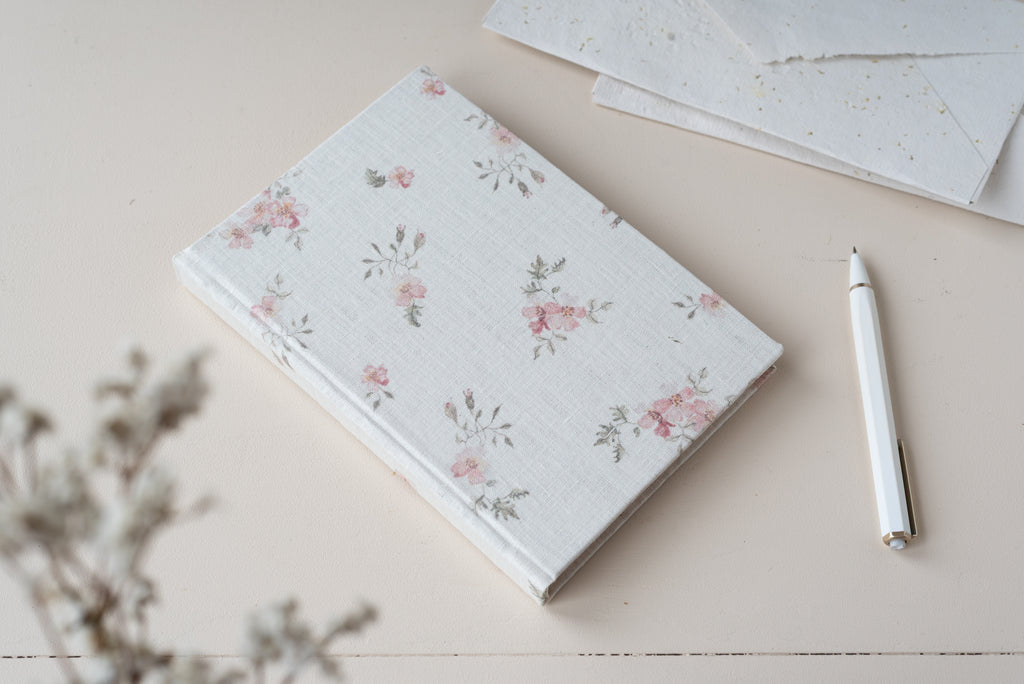 Blanc fleurs roses Atelier Pastourelle