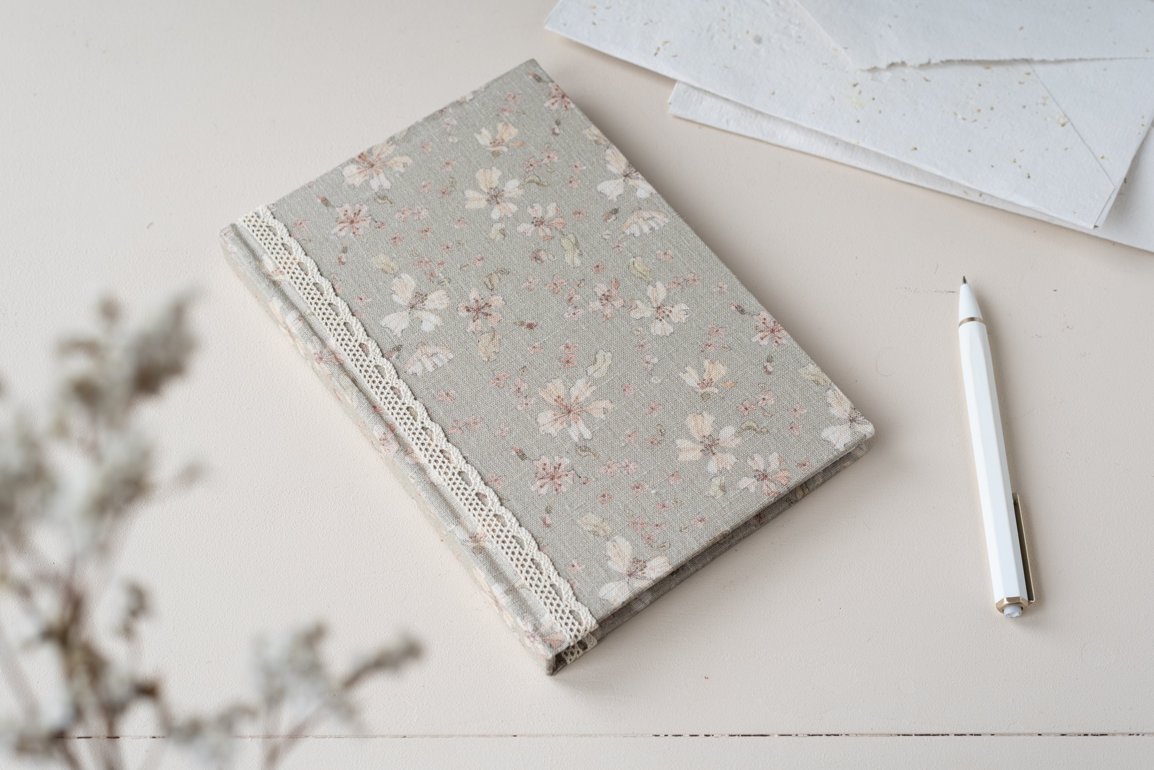 Fleurs beiges Atelier Pastourelle