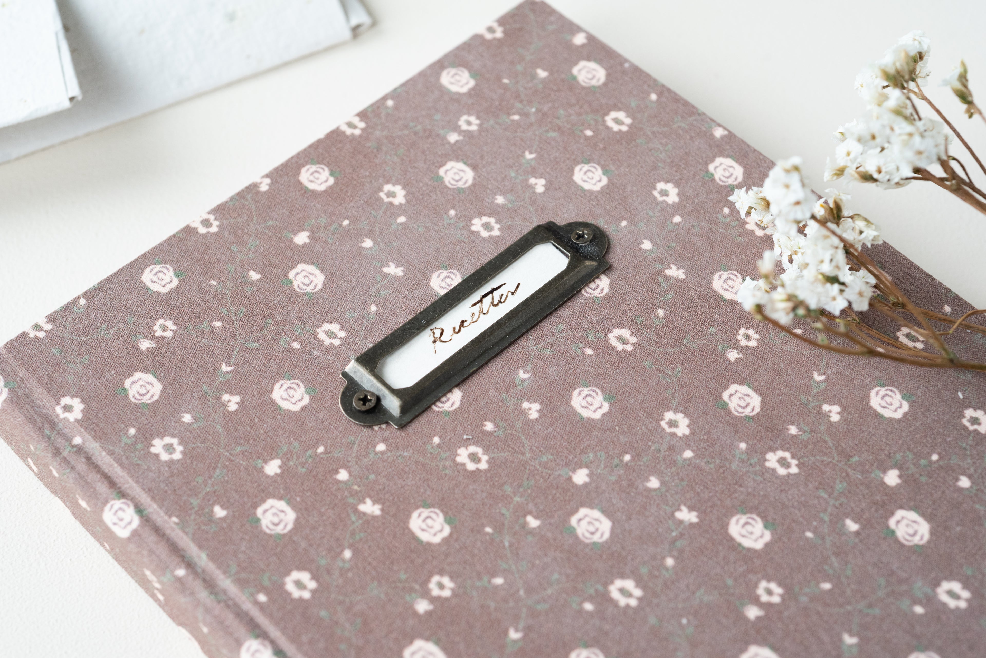 Personnalisable-Brun petites roses Atelier Pastourelle