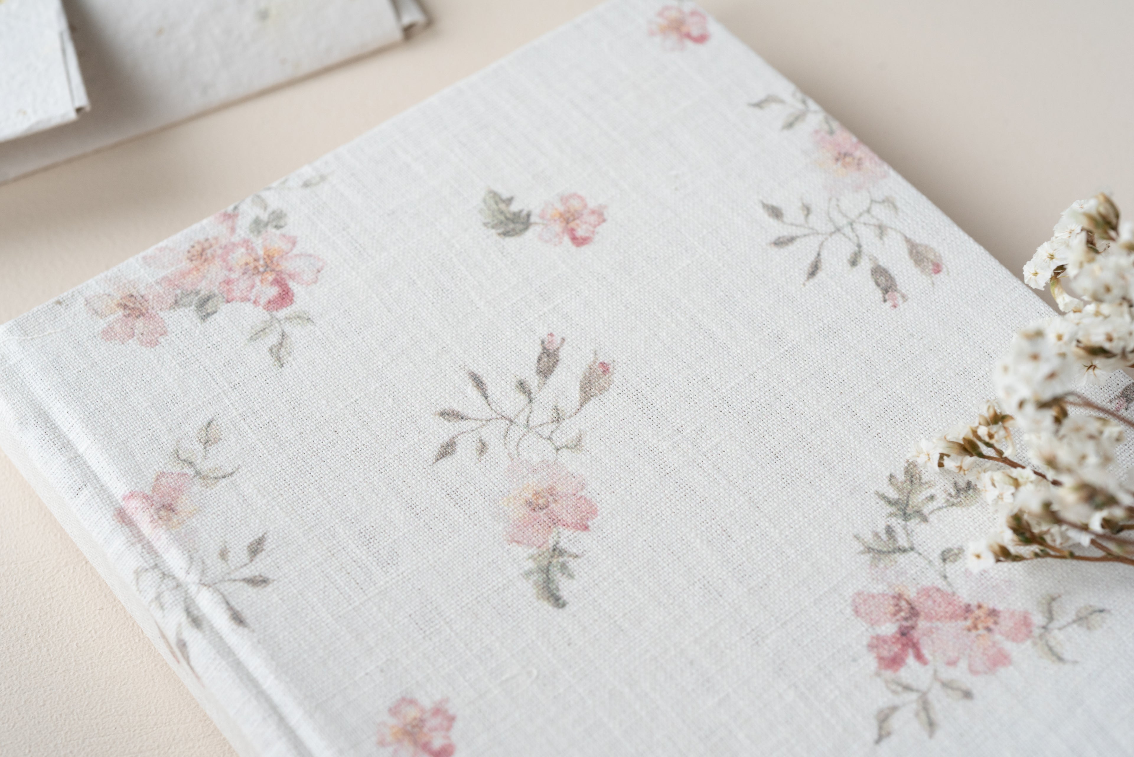 Carnet fleuri – Blanc fleurs roses Atelier Pastourelle