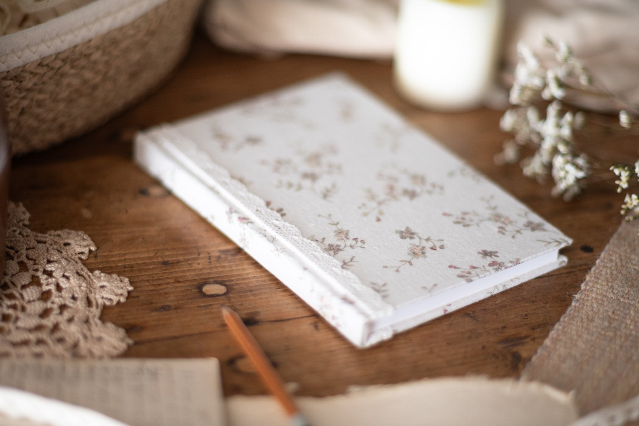 Carnet en lin – Blanc fleuri - Atelier Pastourelle