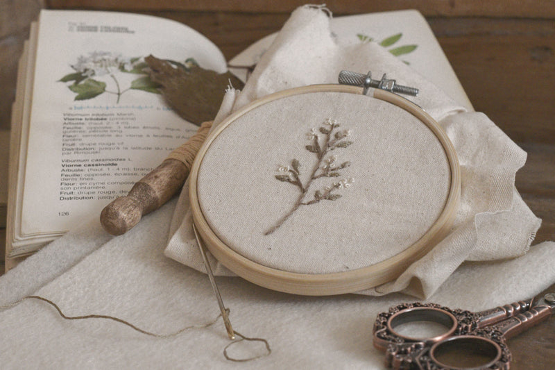 broderie artisanale fleur atelier pastourelle